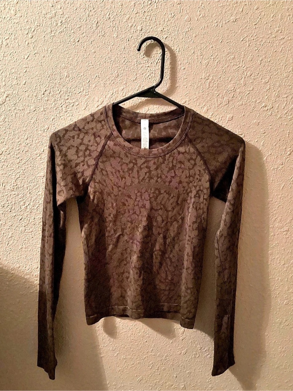 Lululemon Swiftly Tech Long-Sleeve Shirt 2.0 Brown Cheetah Size 2 workout yoga